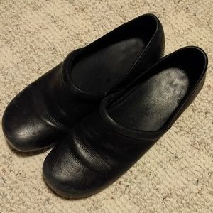 SALE: 11 Black leather clog