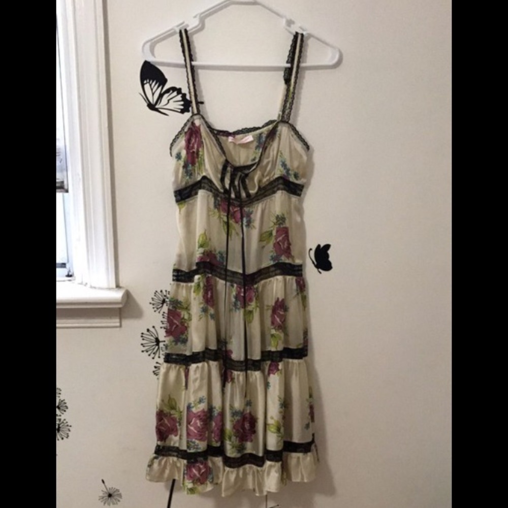 SALE 🎉 Silky Betsy Johnson NWOT Dress