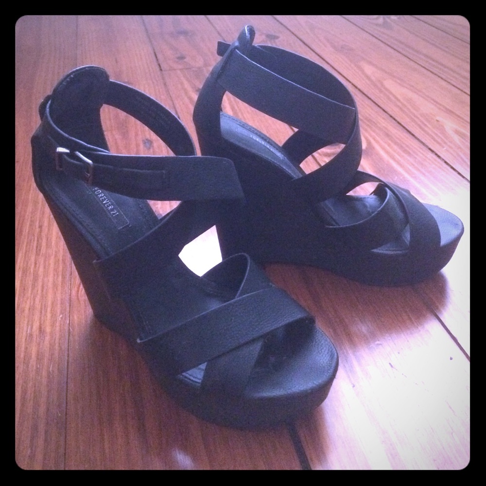 Like new Forever 21 black wedges