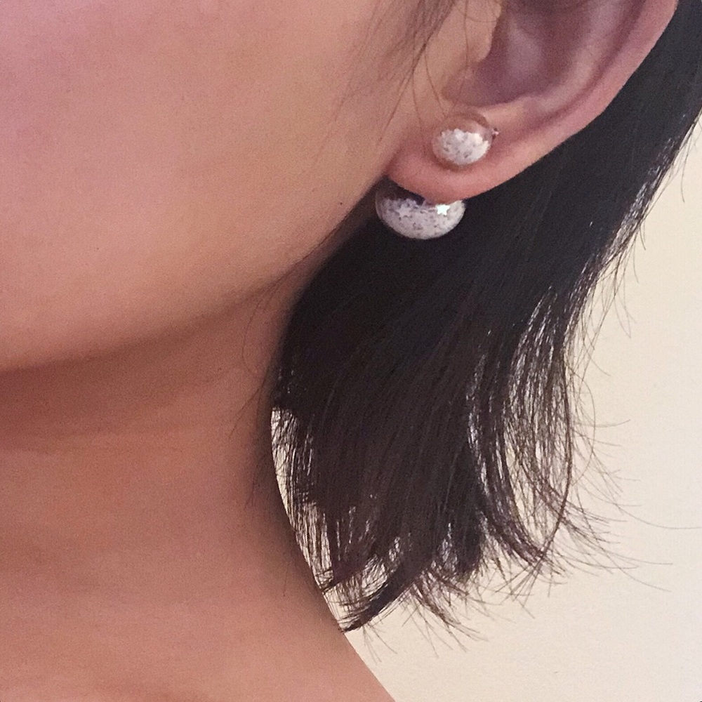 Light bulb earring stud