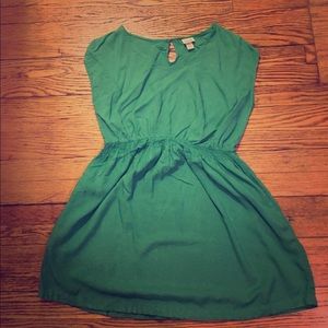Green scoop neck dress
