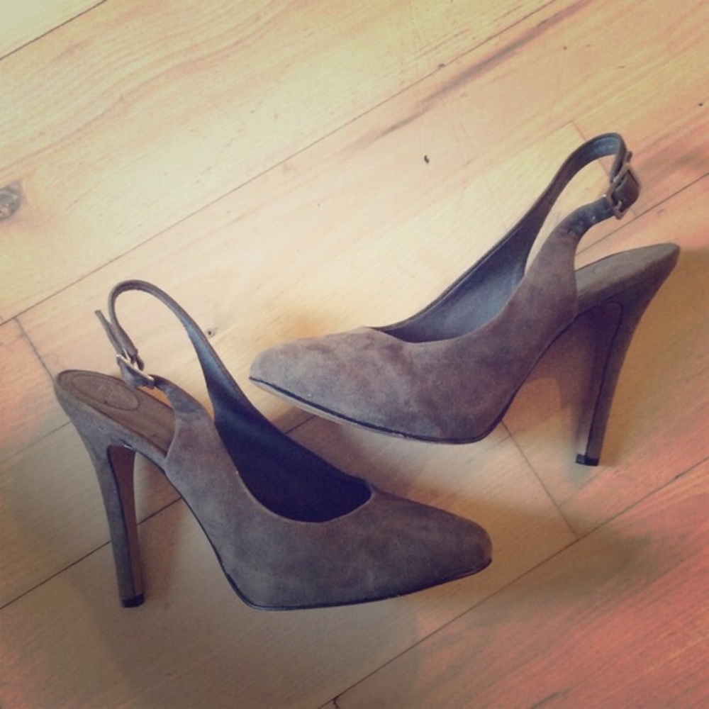 Suede bcbg pumps