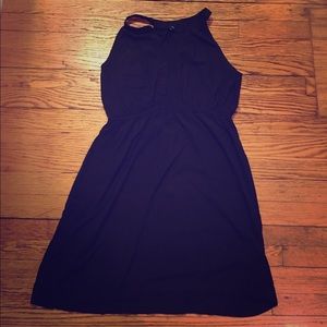 Black sleeveless dress