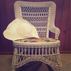 White floppy hat! BEST BEACH HAT!
