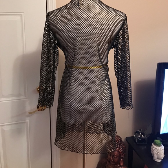 Beautiful Coverup - Picture 2 of 5