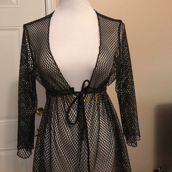 Beautiful Coverup - Picture 3 of 5