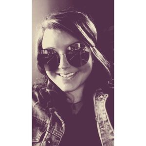 Meet your Posher, Ashley