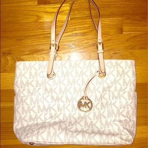 WHITE MICHAEL KORS TOTE- Medium