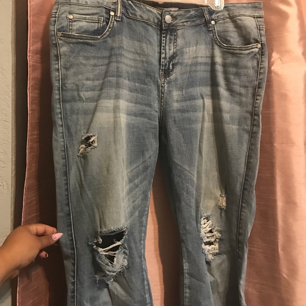 Refuge distressed jeans