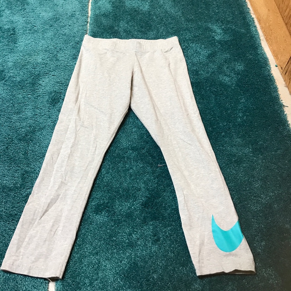 NIKE CAPRI SIZE M