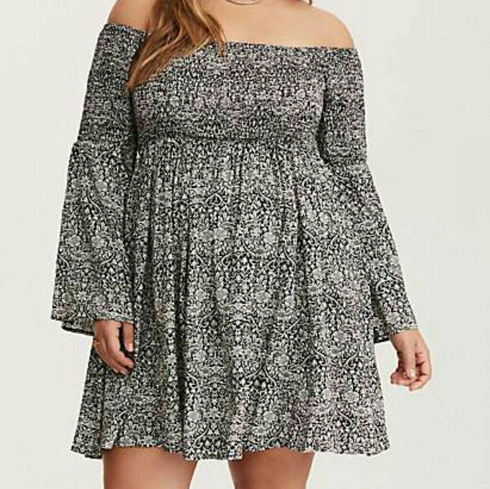 Beautiful dress that looks great with leggings