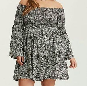 Beautiful dress that looks great with leggings