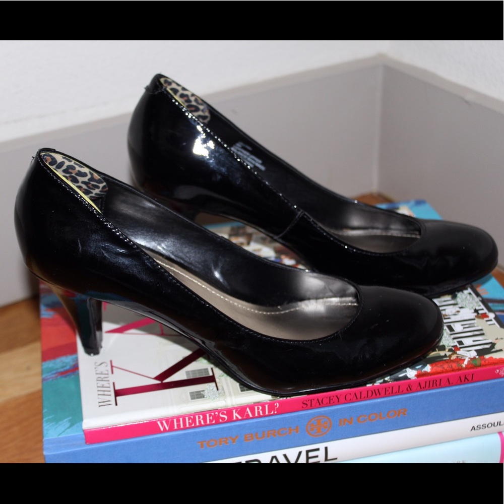 Steve Madden "Ulltra" Black Patent Pump