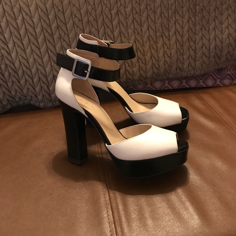 Nine West white & black platform shoes