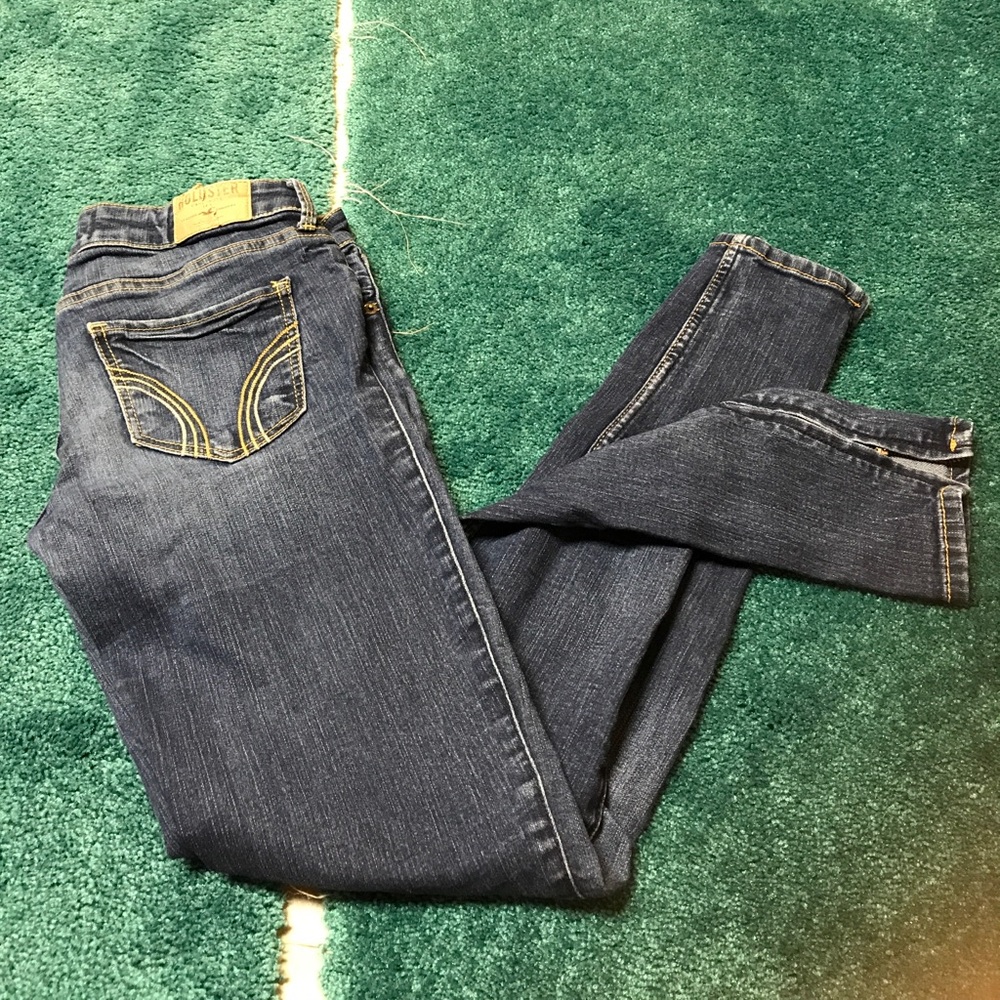 Skinny jeans with zipper ankles