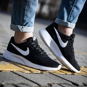 NIKE Women's Tanjun Black White size 8 sneaker