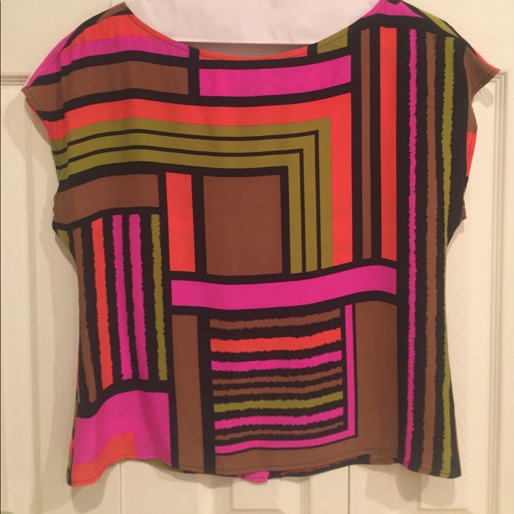 Alice & Trixie Button Back Pattern Top - image 1