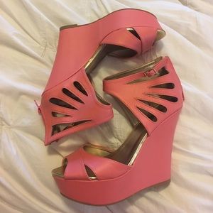 pink wedges
