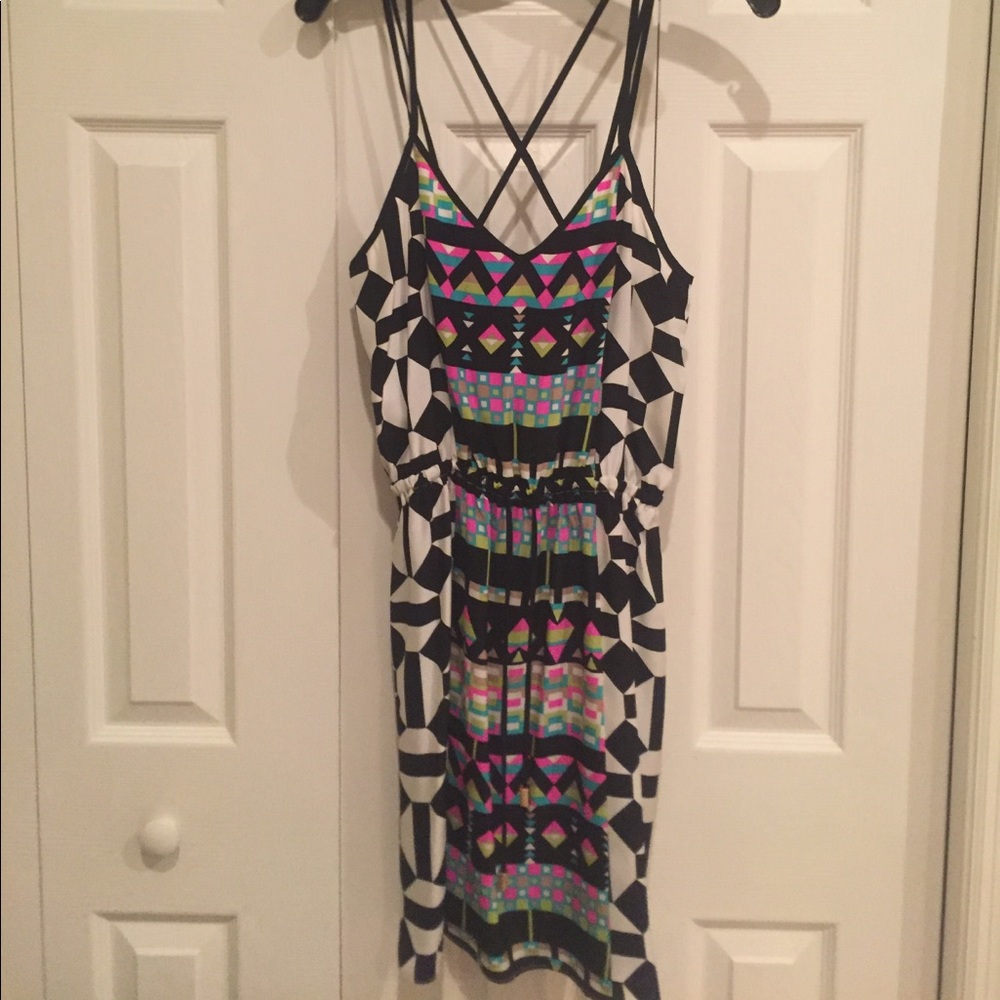 Alice & Trixie Criss Cross Strap Pattern Dress