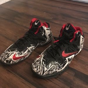 Nike Lebron XI 11 Graffiti; SIZE 5Y