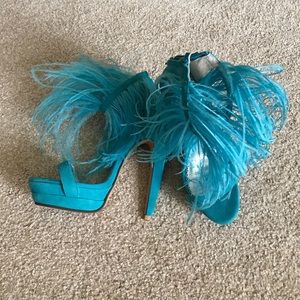 Bebe feather shoe