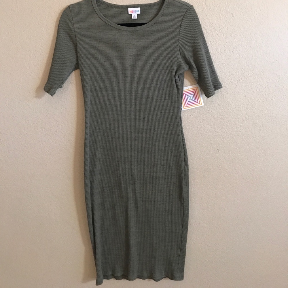 Small lularoe ribbed Julia!