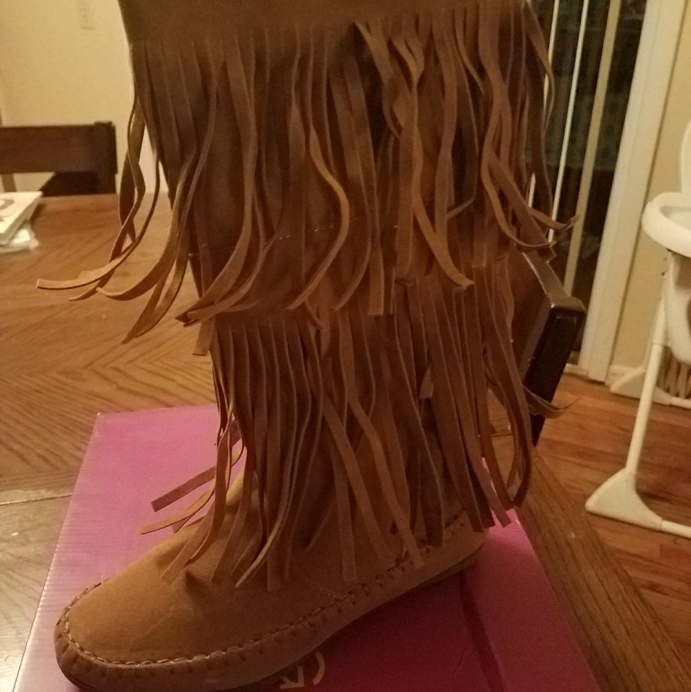 Fringe boots