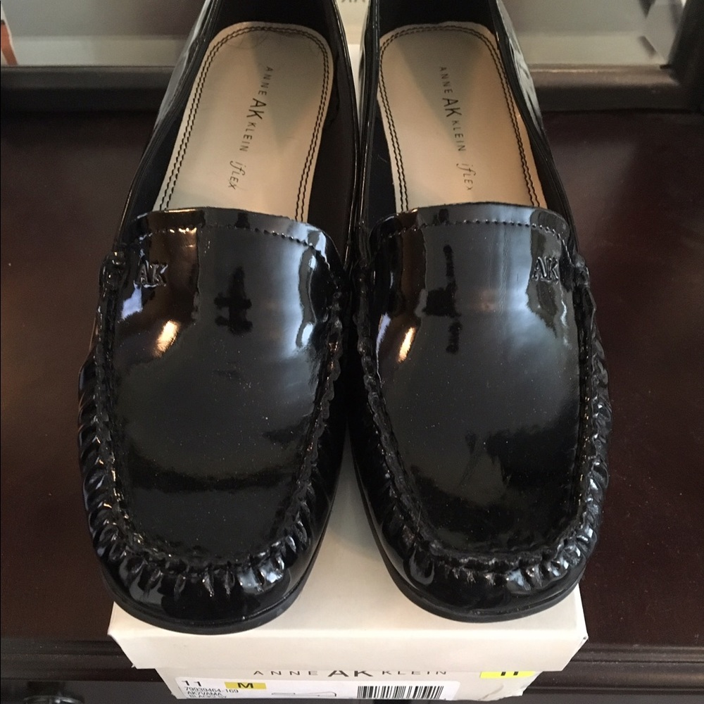 NEW Anne Klein Black Patent Loafers 11M