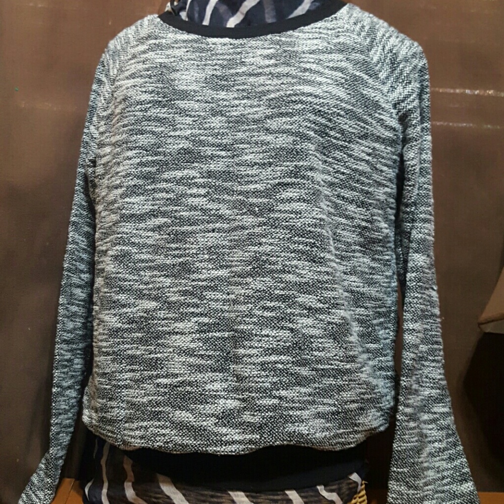 sweatshirt top