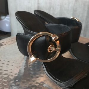 GUCCI Gold buckle leather sandals Authentic size 8