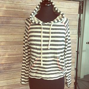 Billabong pullover Hoodie size M