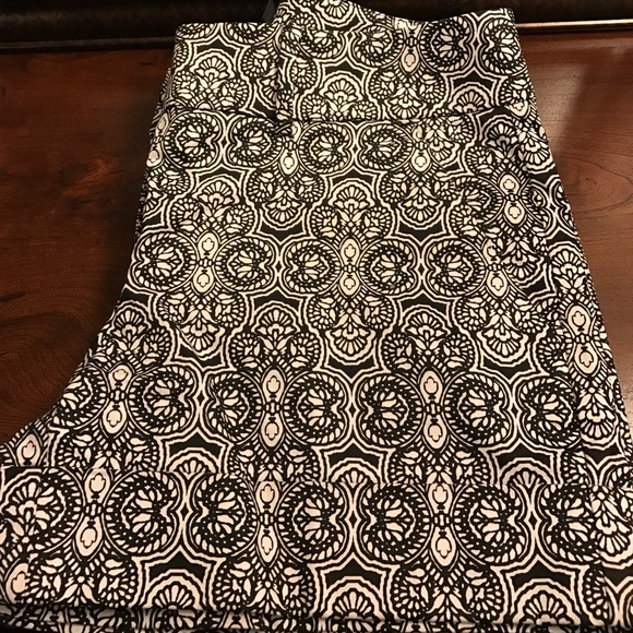 New York and Company shorts. Size 2 - Picture 2 of 4