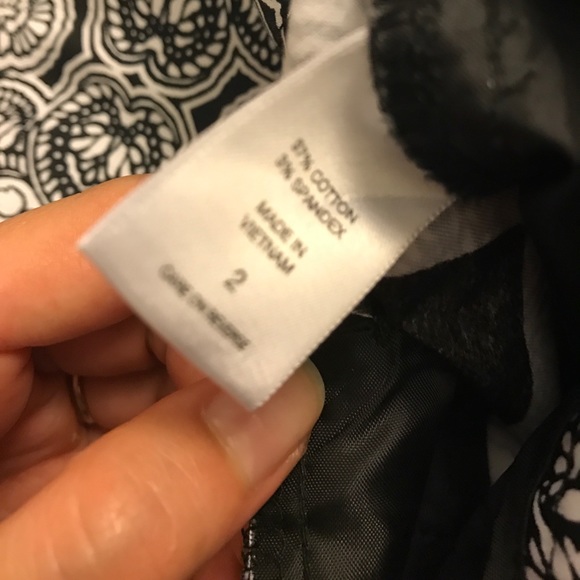 New York and Company shorts. Size 2 - Picture 4 of 4