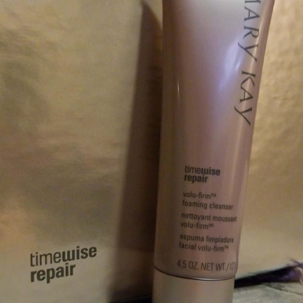 MK Timewise Repair volu-firm foaming cleanser