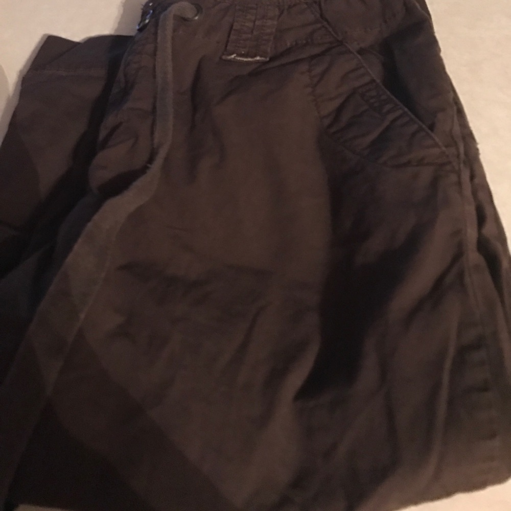 ❄️Brown Capri. Can be Bermuda shorts too