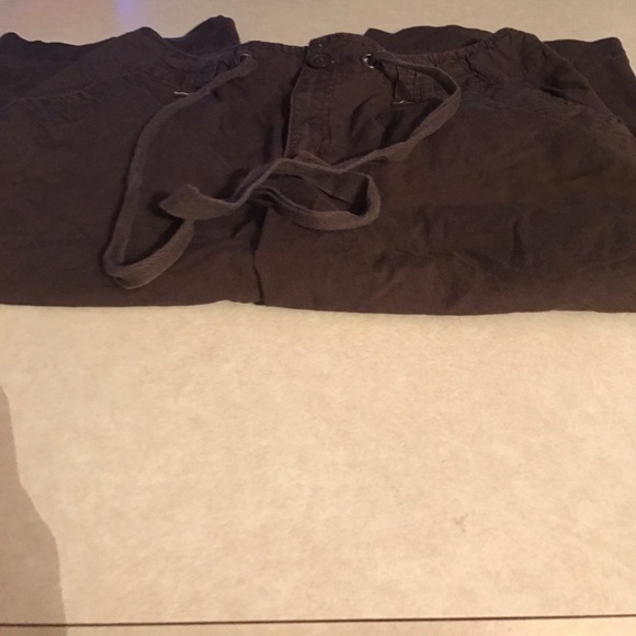 ❄️Brown Capri. Can be Bermuda shorts too - Picture 4 of 5