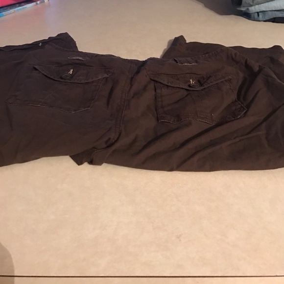 ❄️Brown Capri. Can be Bermuda shorts too - Picture 5 of 5