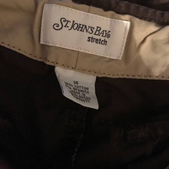 ❄️Brown Capri. Can be Bermuda shorts too - Picture 3 of 5