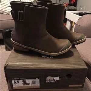 BNIB Sorel Slimboot 9.5