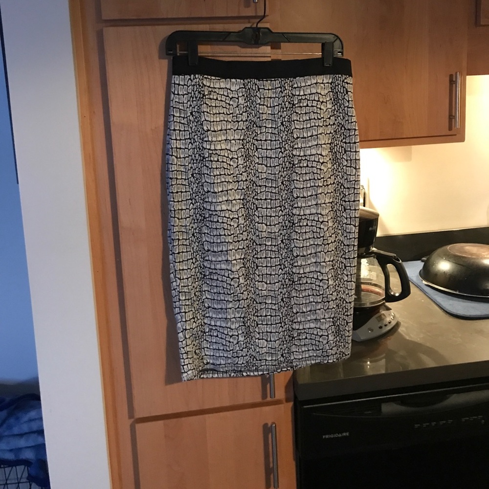 Snakeskin printed midi skirt Size M.
