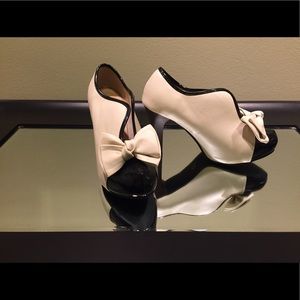 Ladies heels.  Super cute and dressy.