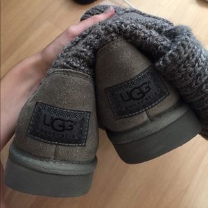 barely worn grey knit uggs