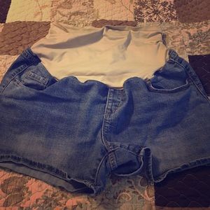 Maternity shorts