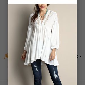 Pretty, flowy white relaxing high low blouse 3x-5x