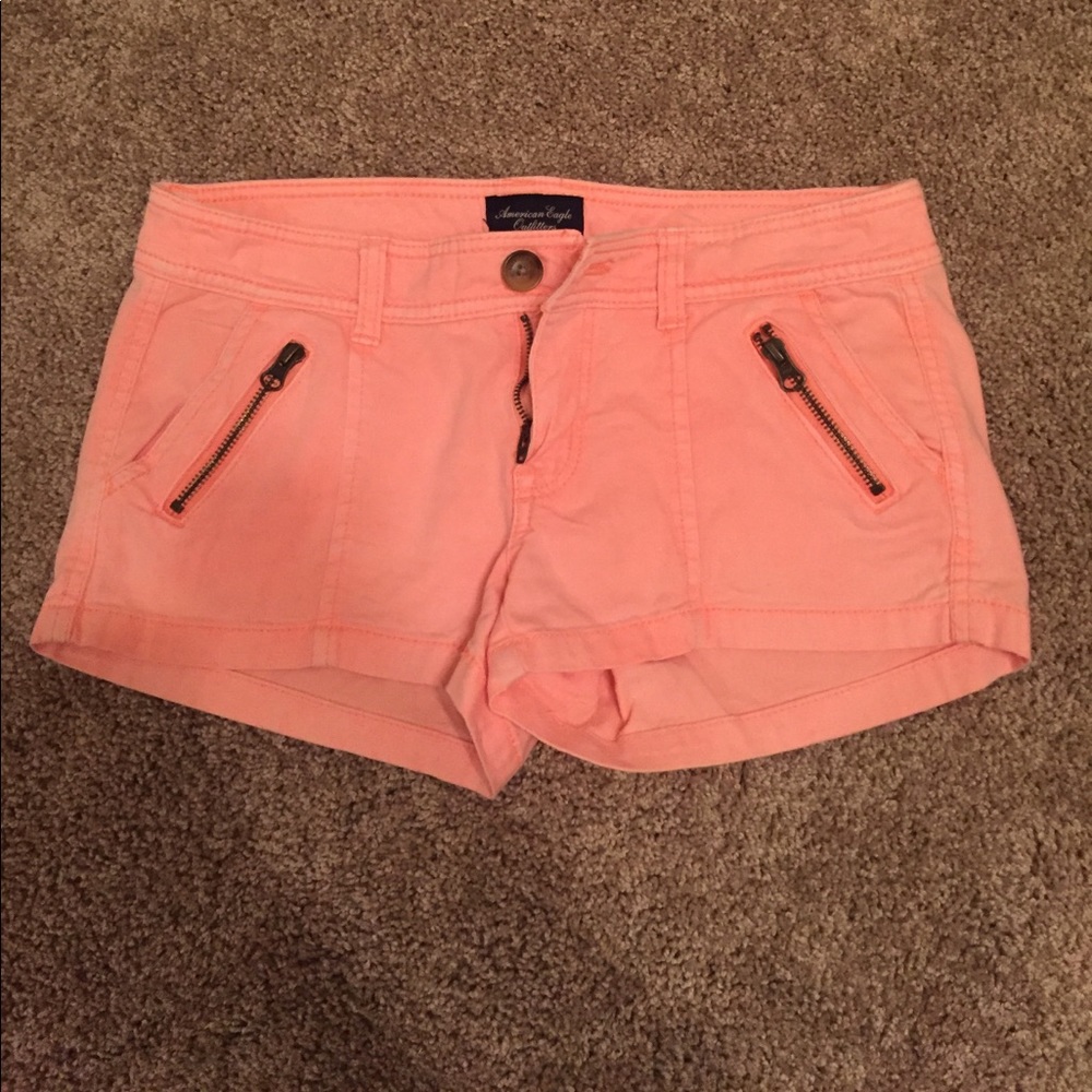 American Eagle shorts with zippers near pocket
