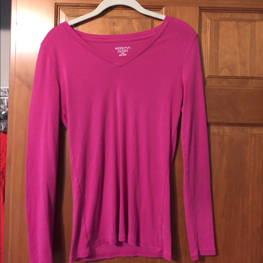 Magenta v-neck long sleeved shirt
