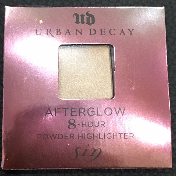 Urban Decay - afterglow 8 hour powder highlighter - Picture 1 of 2