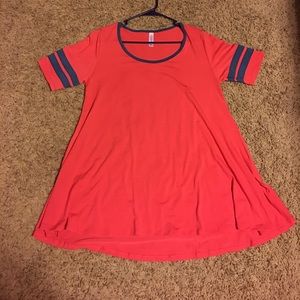 Small LulaRoe Perfect T