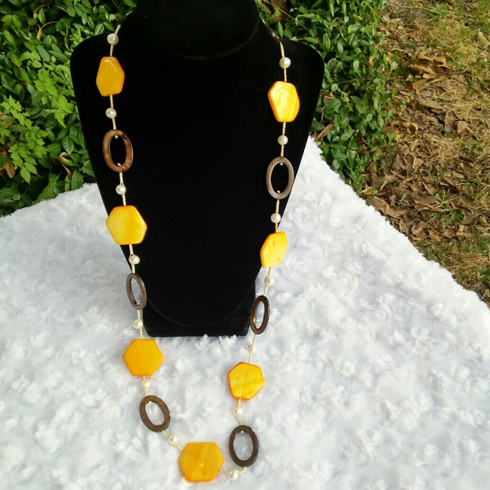 Premier Designs 30" Shell & Pearl Necklace