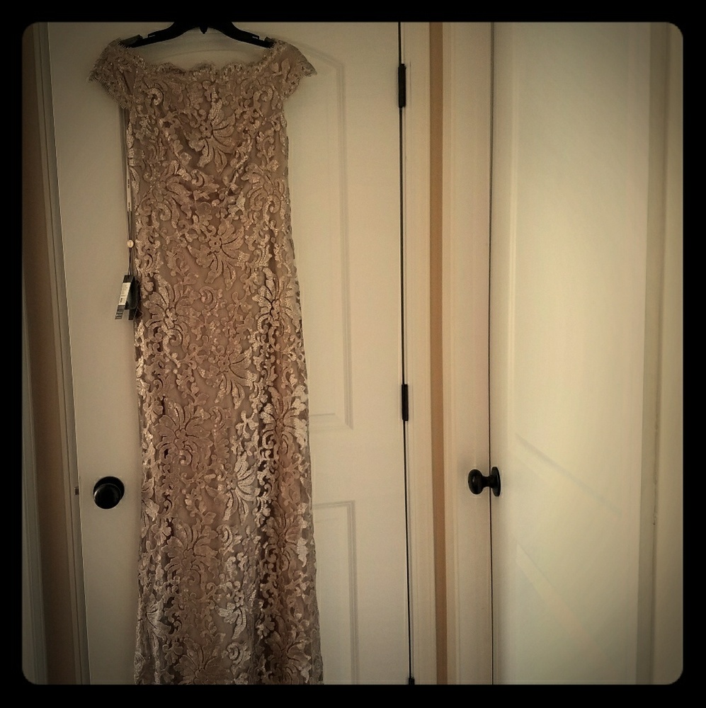 Tadashi Shoji beautiful lace formal dress.
